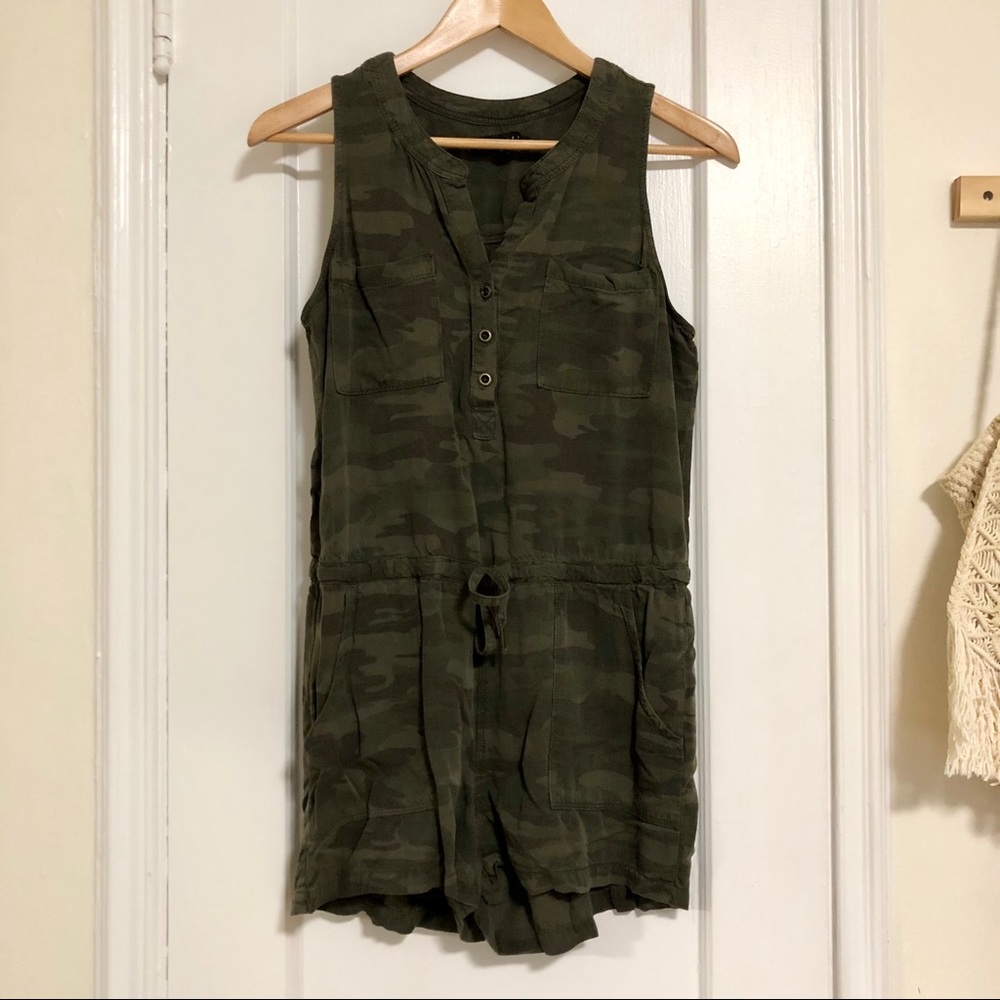 Sanctuary green army print romper sleeveless small